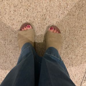 Steve Madden Tan Suede Sandals